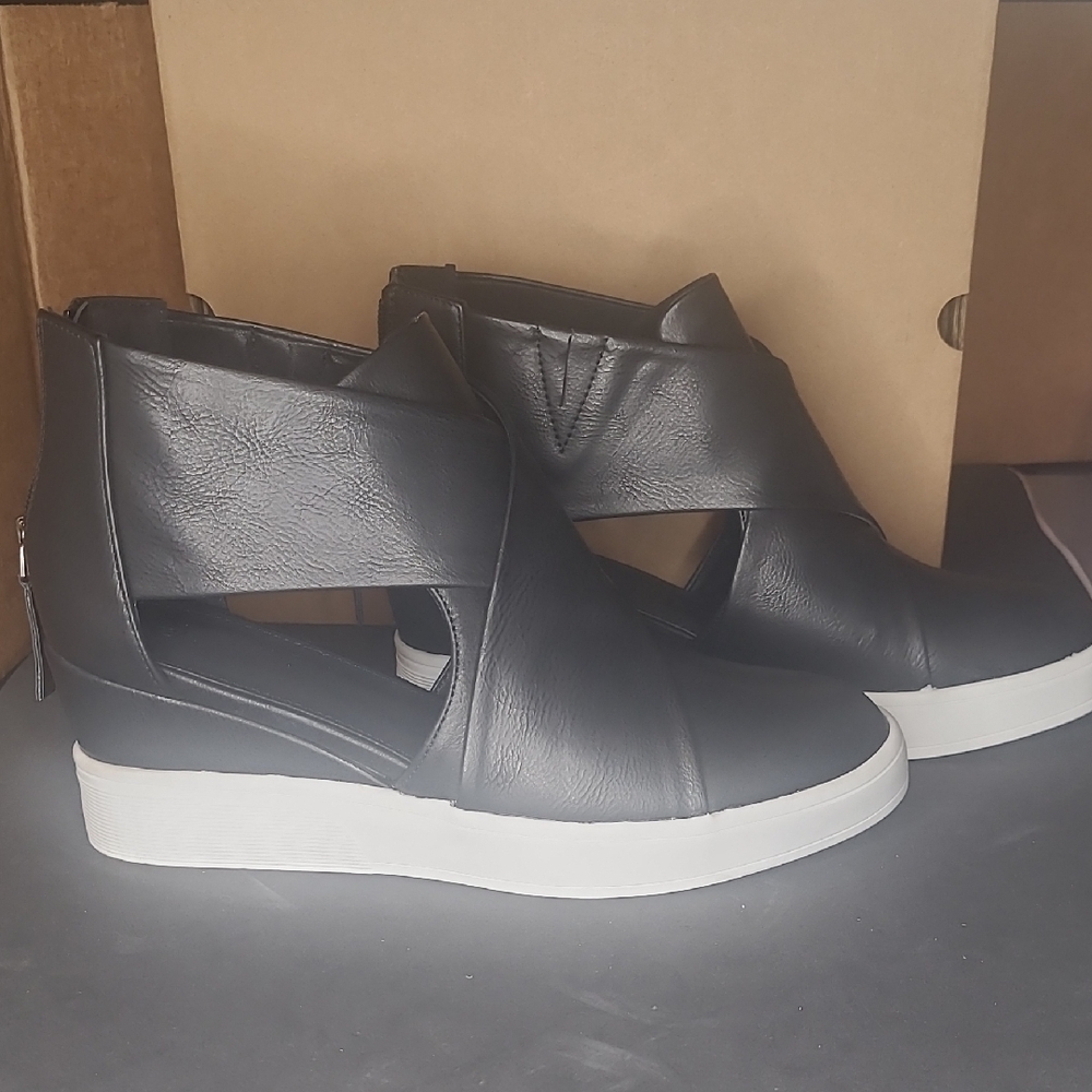 Women's Criss-Cross Cut-Out Wedge Sneakers with Zipper Back Black Size 8 NIB